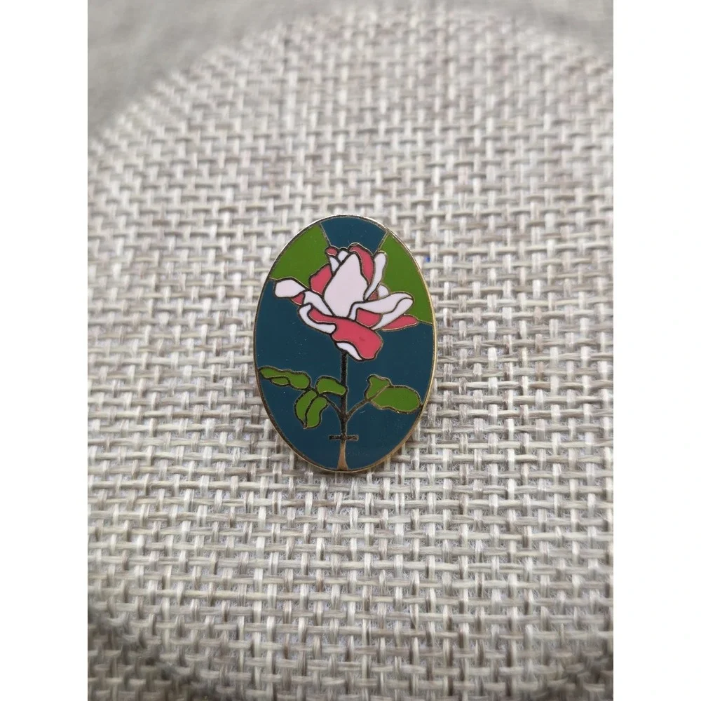 vintage enamel cloisonné lapel pin featuring a white and pink rose with a cross